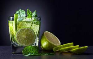 sour mit limetten und minze