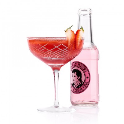 Flasche Thomas Henry Blossom Tonic und Cocktail Red Butterfly